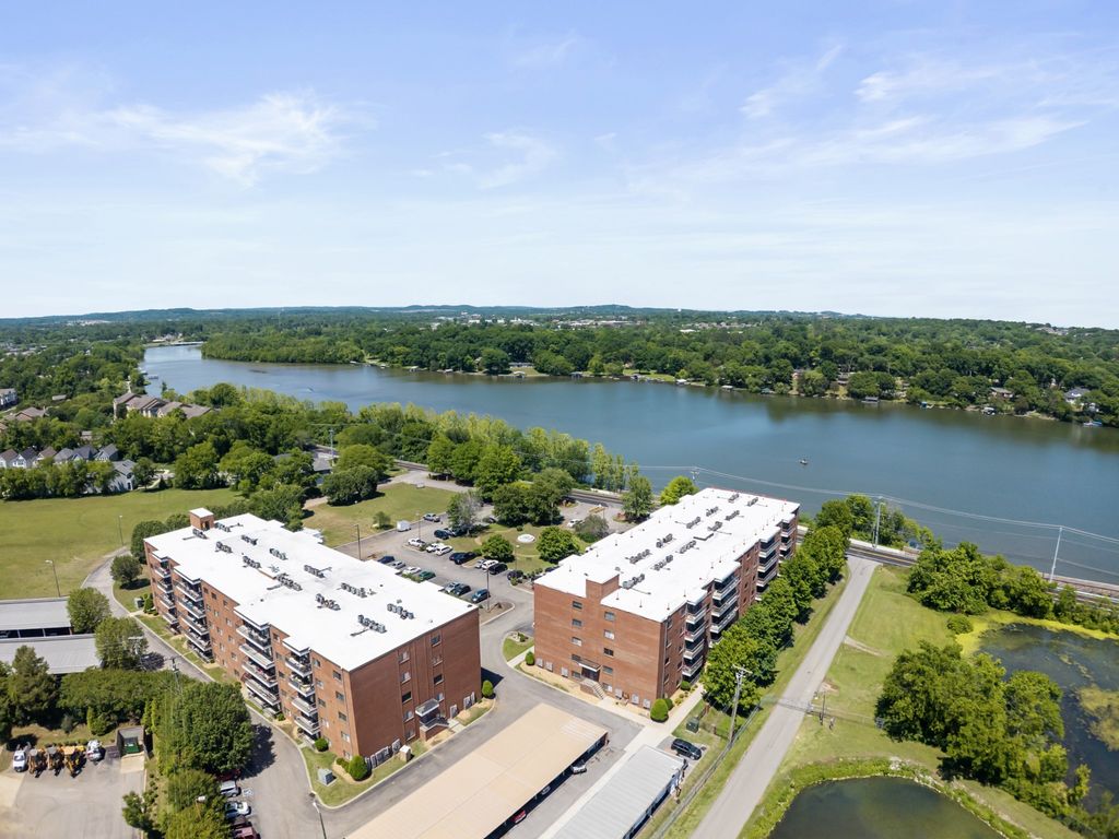 200 Sanders Ferry Rd Apt 2406, Hendersonville, TN 37075