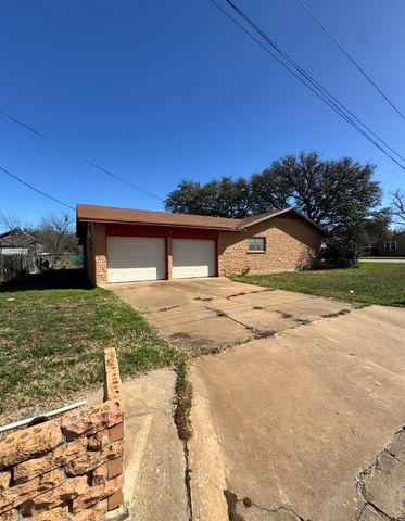 304 W 8th Street, Brady, TX 76825