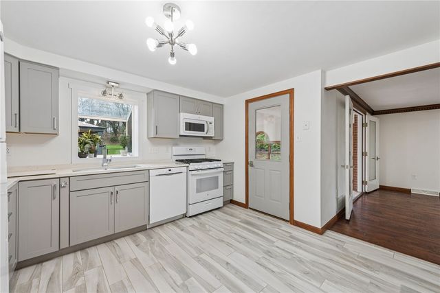 2242 Woodmont Dr, Murrysville, PA 15632