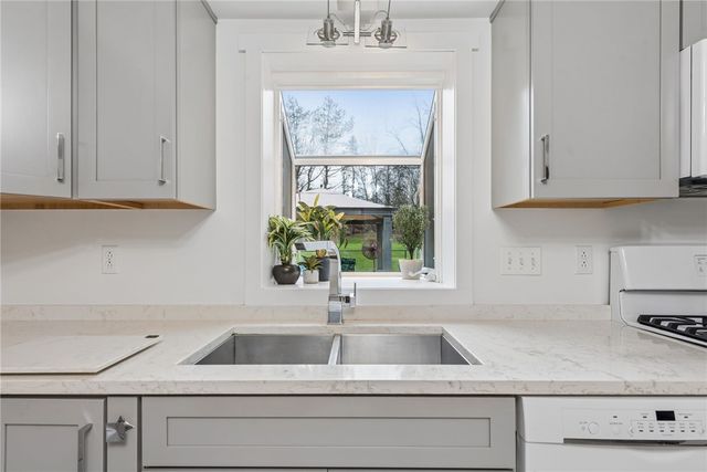 2242 Woodmont Dr, Murrysville, PA 15632