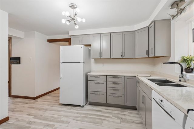 2242 Woodmont Dr, Murrysville, PA 15632