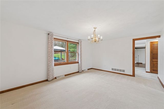 2242 Woodmont Dr, Murrysville, PA 15632