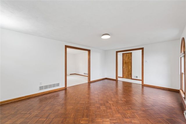 2242 Woodmont Dr, Murrysville, PA 15632