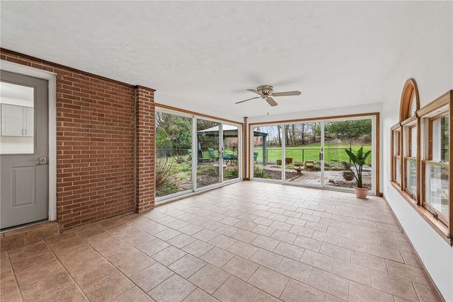 2242 Woodmont Dr, Murrysville, PA 15632