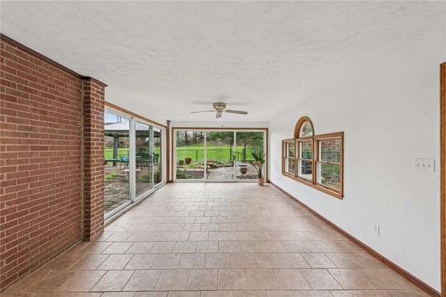 2242 Woodmont Dr, Murrysville, PA 15632