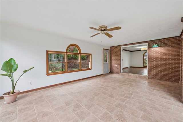 2242 Woodmont Dr, Murrysville, PA 15632