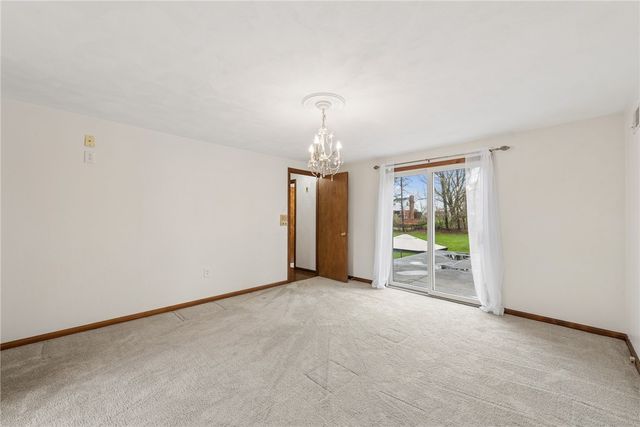 2242 Woodmont Dr, Murrysville, PA 15632