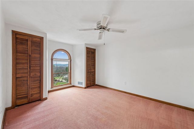 2242 Woodmont Dr, Murrysville, PA 15632