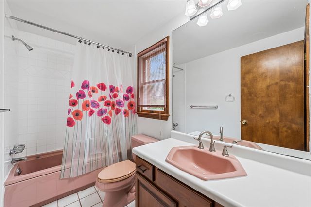 2242 Woodmont Dr, Murrysville, PA 15632