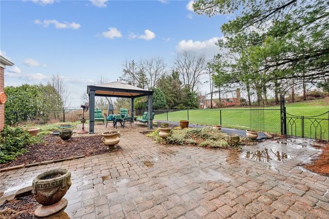 2242 Woodmont Dr, Murrysville, PA 15632