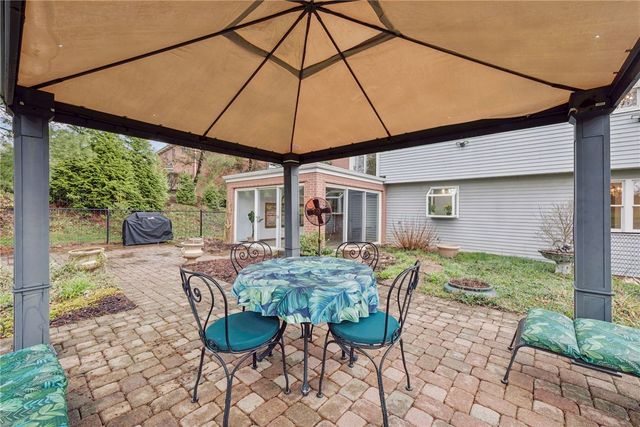 2242 Woodmont Dr, Murrysville, PA 15632