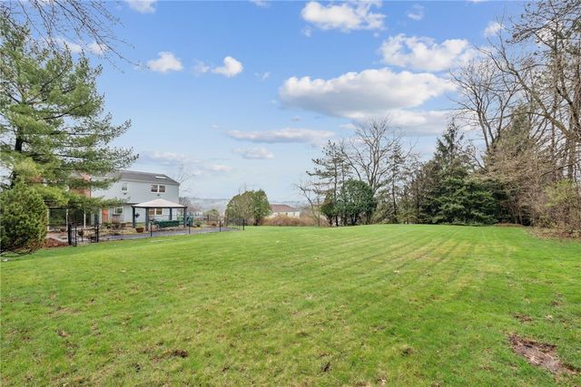 2242 Woodmont Dr, Murrysville, PA 15632