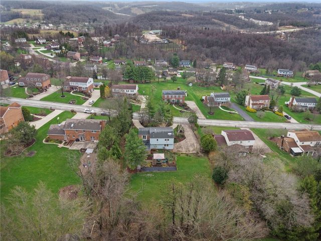 2242 Woodmont Dr, Murrysville, PA 15632