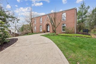 2242 Woodmont Dr, Murrysville, PA 15632