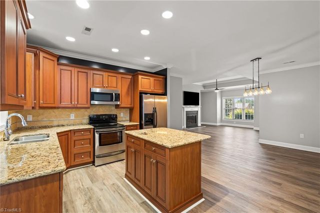 4318 Rockledge Lane, Thomasville, NC 27360