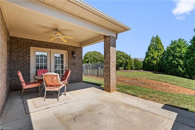 4318 Rockledge Lane, Thomasville, NC 27360