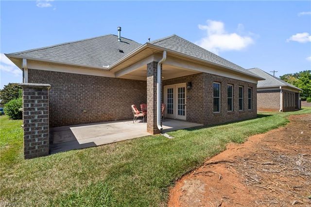 4318 Rockledge Lane, Thomasville, NC 27360