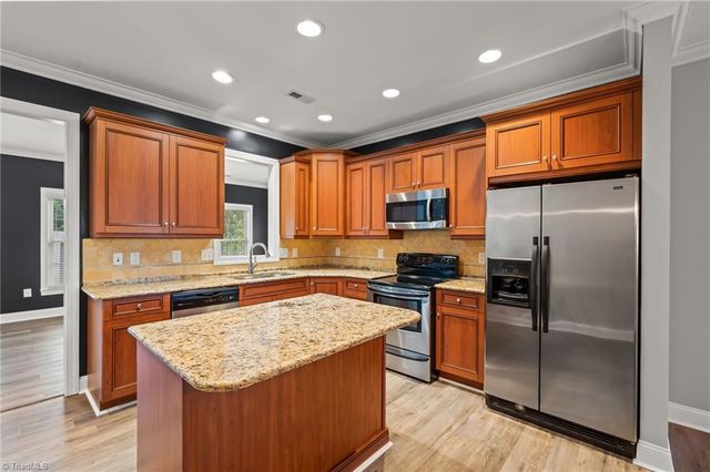 4318 Rockledge Lane, Thomasville, NC 27360