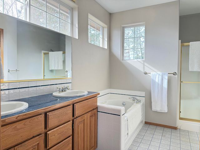 7010 N EAST BLUFF Ct, Spokane, WA 99218