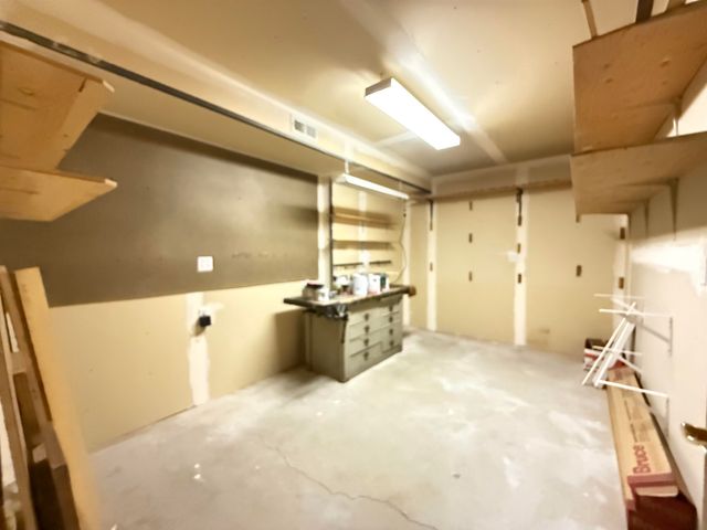 7010 N EAST BLUFF Ct, Spokane, WA 99218