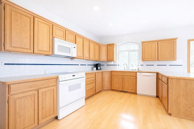 7010 N EAST BLUFF Ct, Spokane, WA 99218