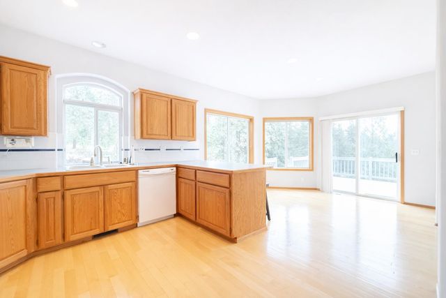 7010 N EAST BLUFF Ct, Spokane, WA 99218