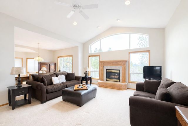 7010 N EAST BLUFF Ct, Spokane, WA 99218