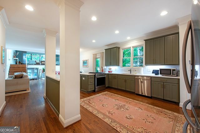 1064 Davis Circle NW, Atlanta, GA 30318