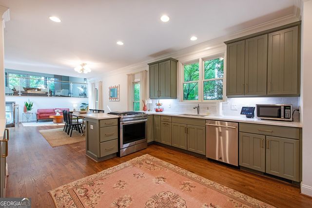 1064 Davis Circle NW, Atlanta, GA 30318