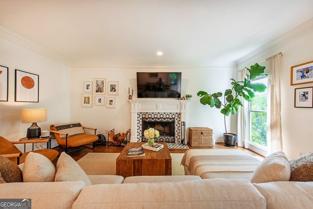 1064 Davis Circle NW, Atlanta, GA 30318