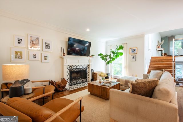 1064 Davis Circle NW, Atlanta, GA 30318
