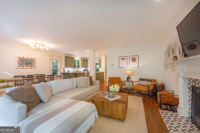 1064 Davis Circle NW, Atlanta, GA 30318