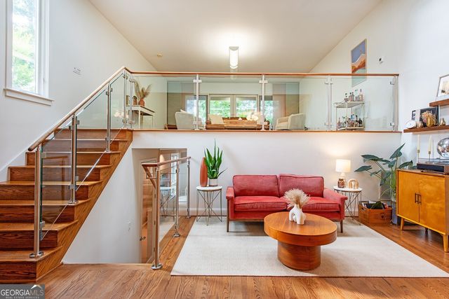 1064 Davis Circle NW, Atlanta, GA 30318