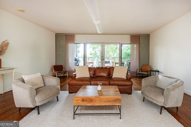 1064 Davis Circle NW, Atlanta, GA 30318