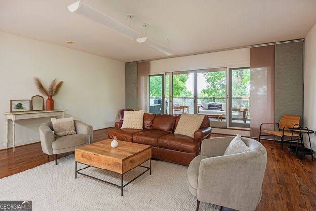 1064 Davis Circle NW, Atlanta, GA 30318