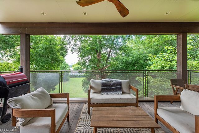 1064 Davis Circle NW, Atlanta, GA 30318