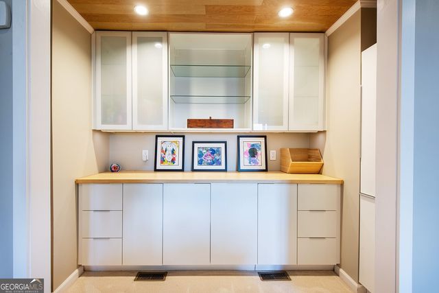 1064 Davis Circle NW, Atlanta, GA 30318