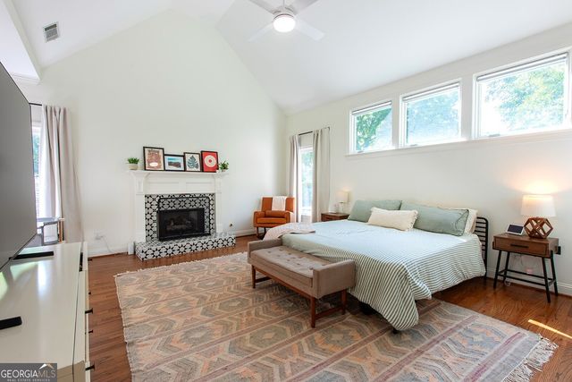 1064 Davis Circle NW, Atlanta, GA 30318