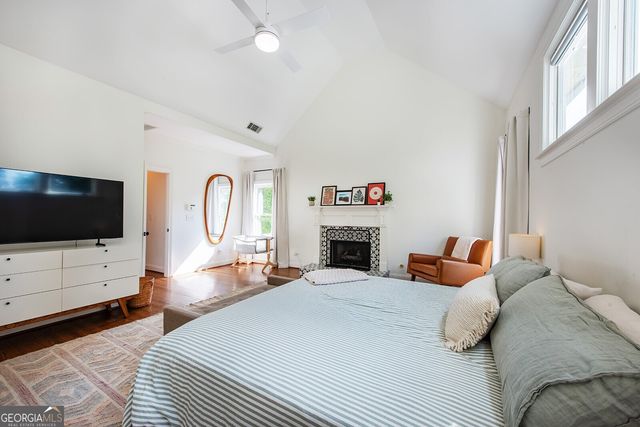 1064 Davis Circle NW, Atlanta, GA 30318