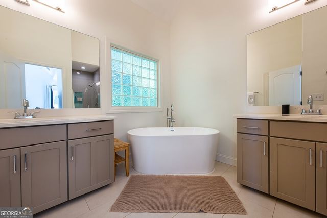 1064 Davis Circle NW, Atlanta, GA 30318