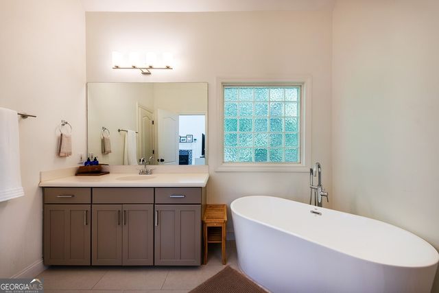 1064 Davis Circle NW, Atlanta, GA 30318
