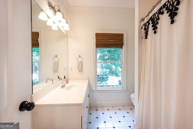 1064 Davis Circle NW, Atlanta, GA 30318