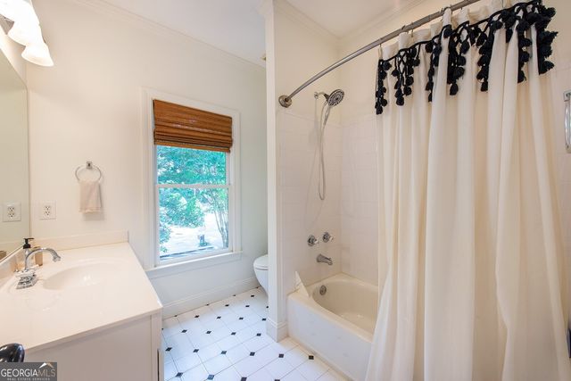 1064 Davis Circle NW, Atlanta, GA 30318