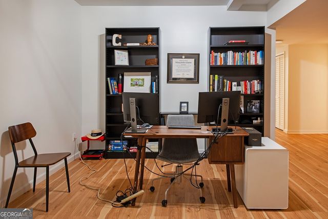 1064 Davis Circle NW, Atlanta, GA 30318