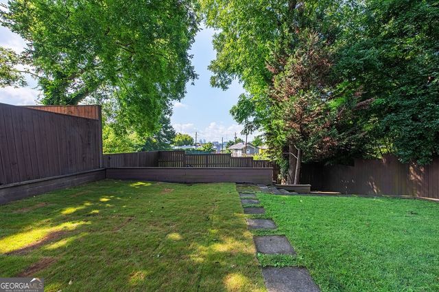 1064 Davis Circle NW, Atlanta, GA 30318