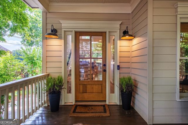 1064 Davis Circle NW, Atlanta, GA 30318