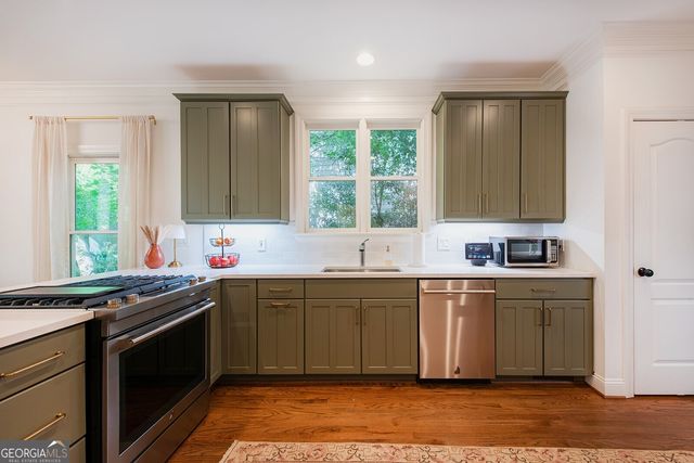 1064 Davis Circle NW, Atlanta, GA 30318