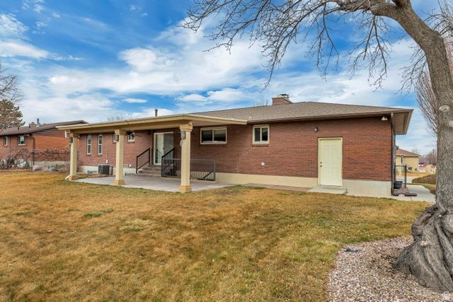 1427 W STERN DR, Taylorsville, UT 84123