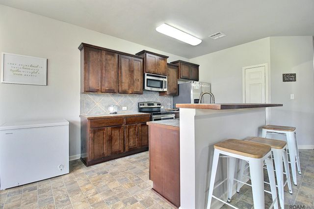 35068 Rayville Dr, Denham Springs, LA 70706