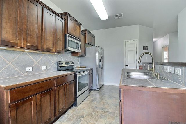 35068 Rayville Dr, Denham Springs, LA 70706